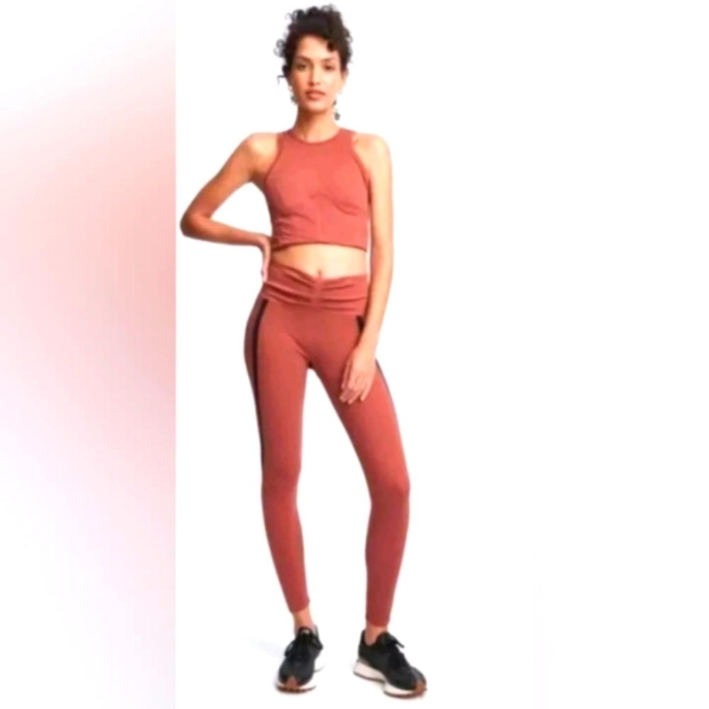 Bandier & New Balance Ultra High Rise Leggins Collaboration.